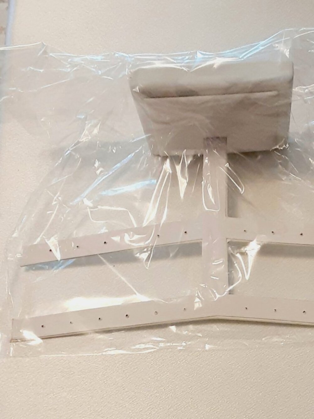 NEW whale tail white display organizer for pierced earrings - Picture 3 of 4